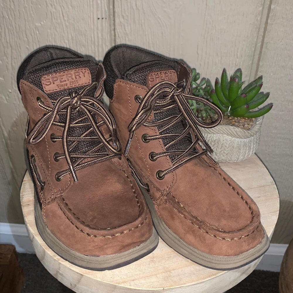 Little kids Sperry boots